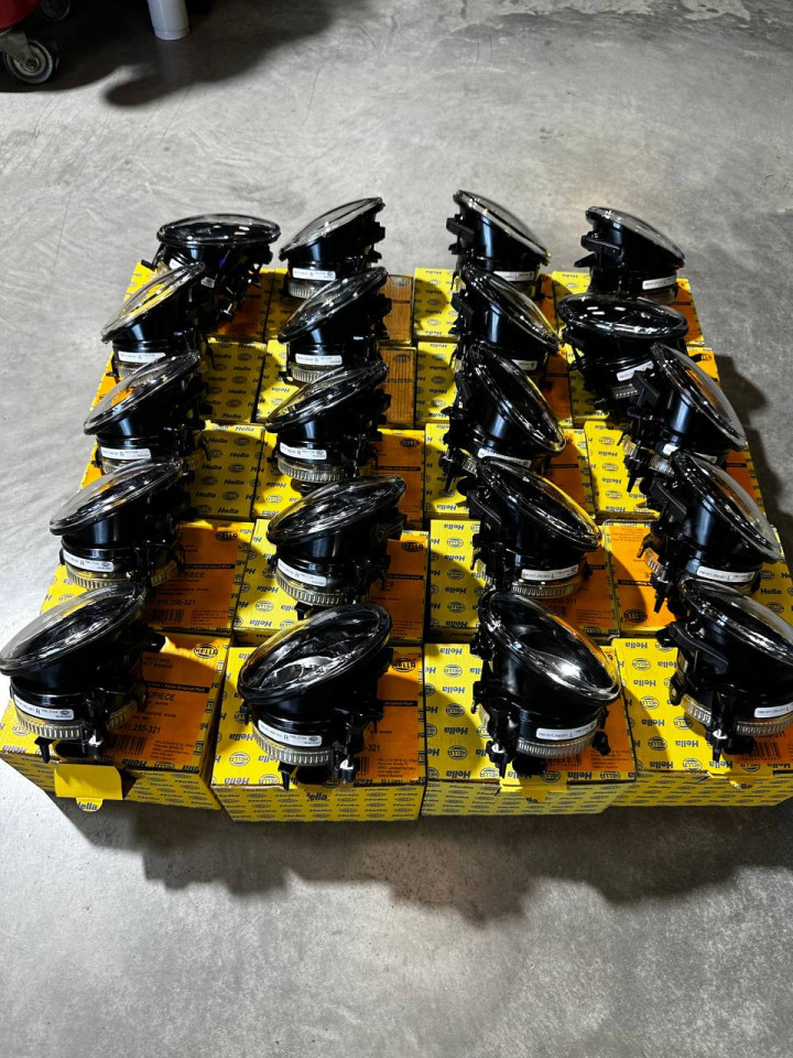 Фара протитуманна Sprinter W906 Ліва-1N0011.250-311 ,Права-1N0011.250.321