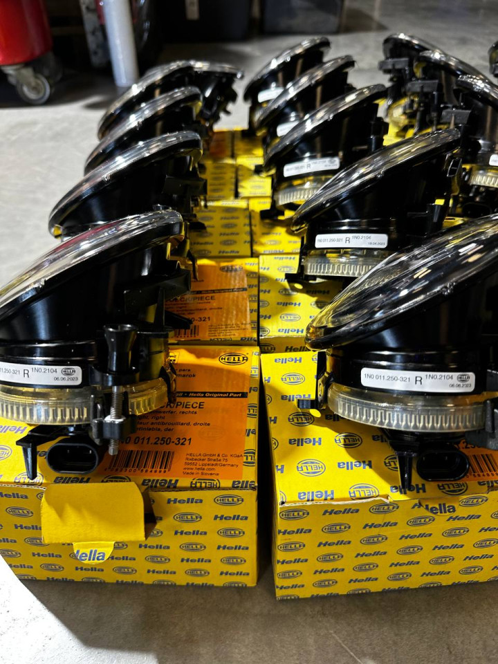 Фара протитуманна Sprinter W906 Ліва-1N0011.250-311 ,Права-1N0011.250.321