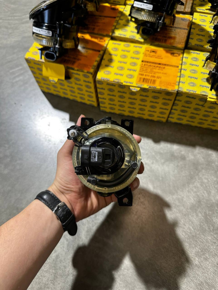 Фара протитуманна Sprinter W906 Ліва-1N0011.250-311 ,Права-1N0011.250.321