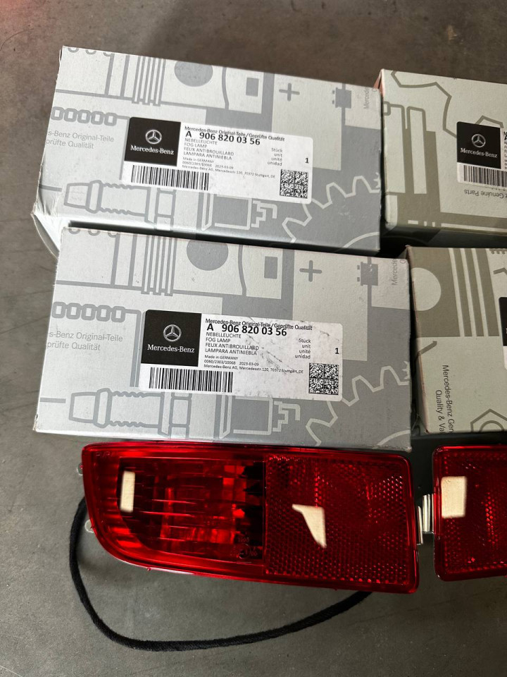 Туманка, ліхтар задній в клик Sprinter W906/VW Crafter, Лівий - A9068200356, Правий - A9068200256