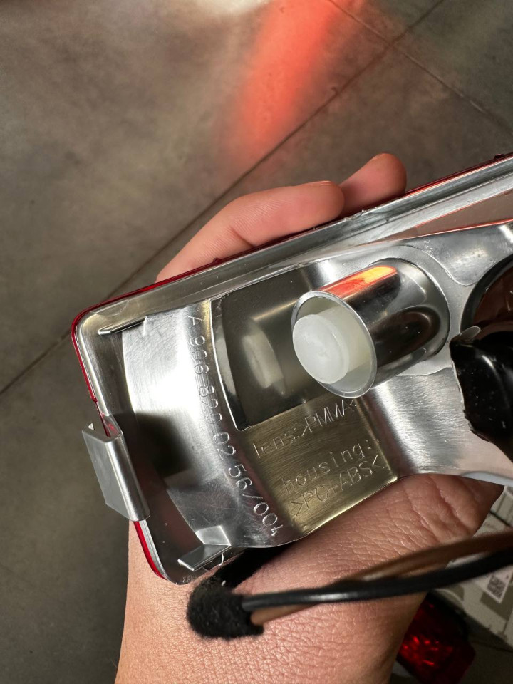 Туманка, ліхтар задній в клик Sprinter W906/VW Crafter, Лівий - A9068200356, Правий - A9068200256