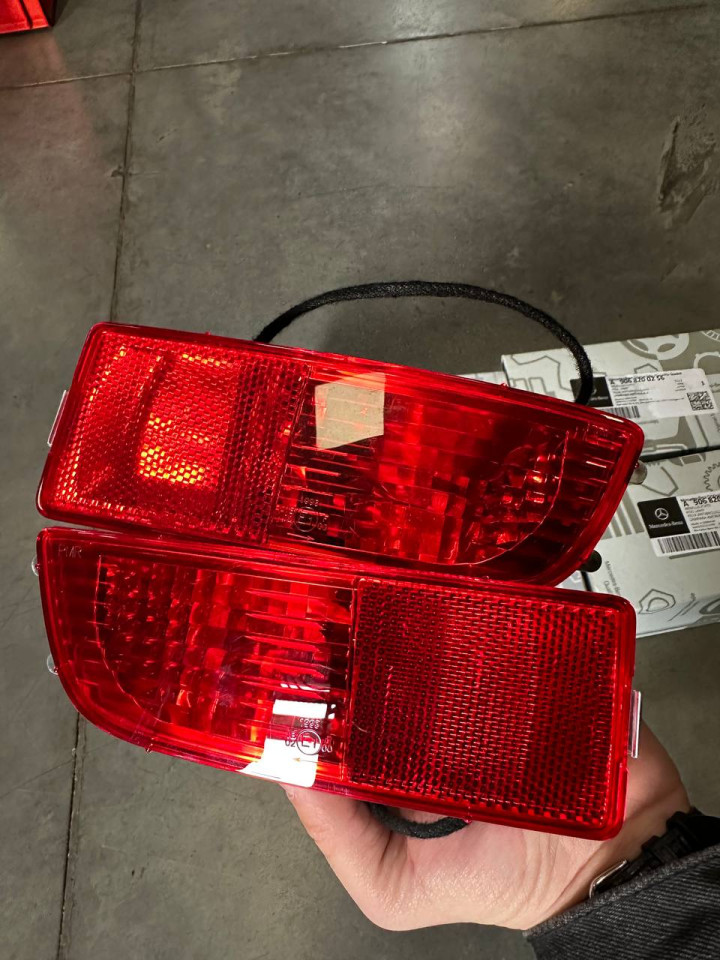 Туманка, ліхтар задній в клик Sprinter W906/VW Crafter, Лівий - A9068200356, Правий - A9068200256