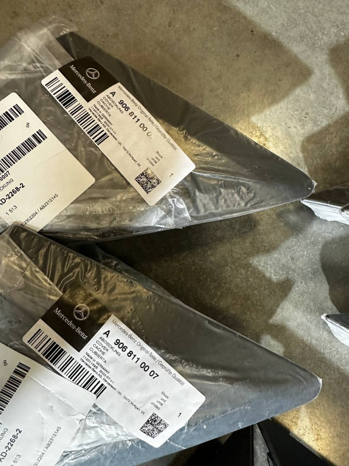 Куточок дзеркала Sprinter W906/Crafter A9068110107- права сторона,9068110007- ліва сторона