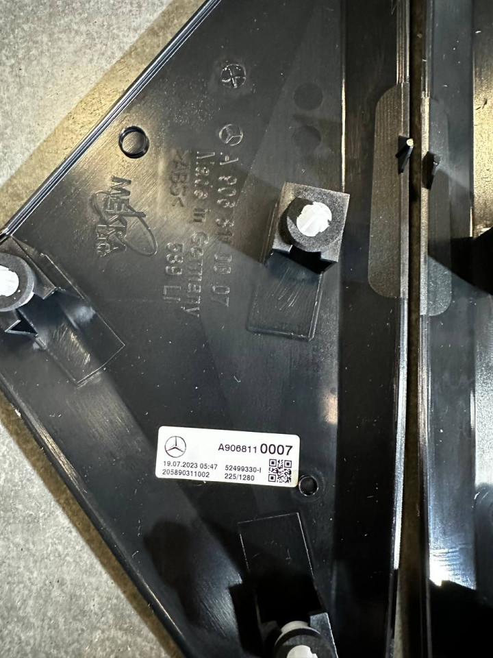 Куточок дзеркала Sprinter W906/Crafter A9068110107- права сторона,9068110007- ліва сторона