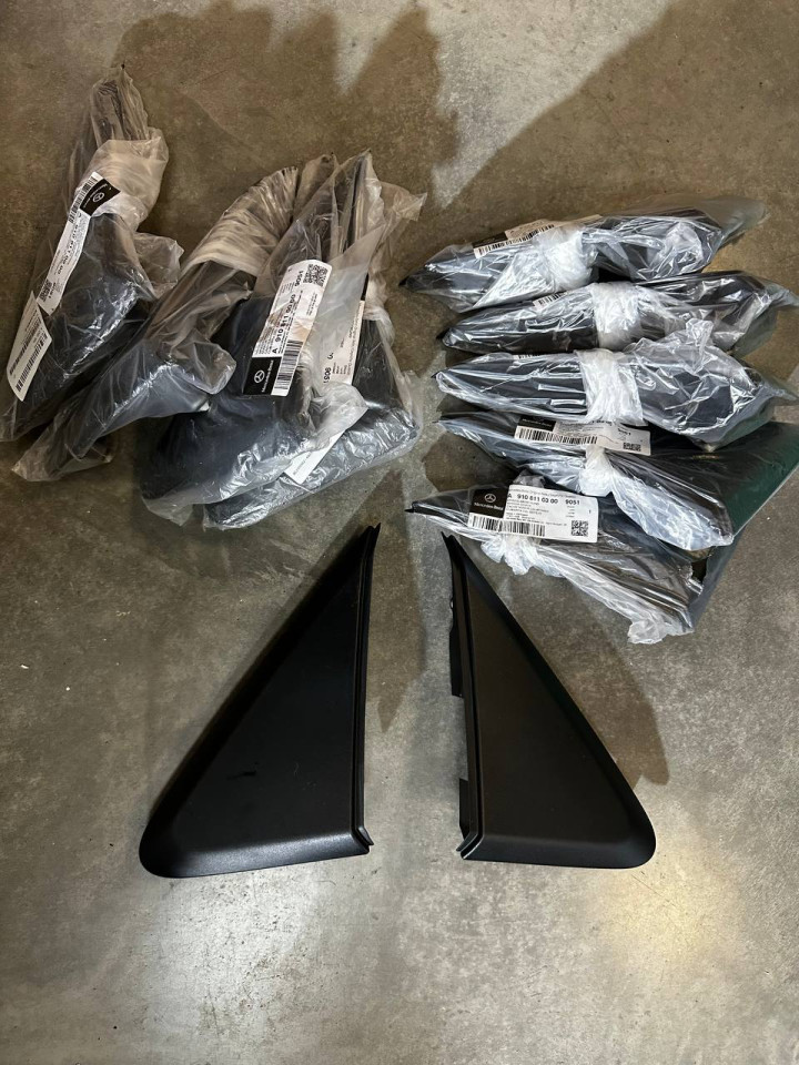 Куточок дзеркала Sprinter W906/Crafter A9068110107- права сторона,9068110007- ліва сторона