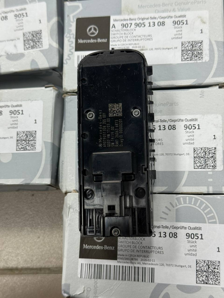 Блок керування кнопками склопідйомника Sprinter W907-W910