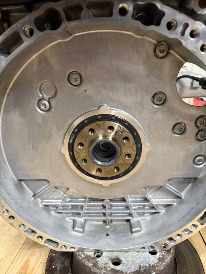 Двигун 654 Sprinter W907 317     76т км пробігу 24 рік 7 місяць