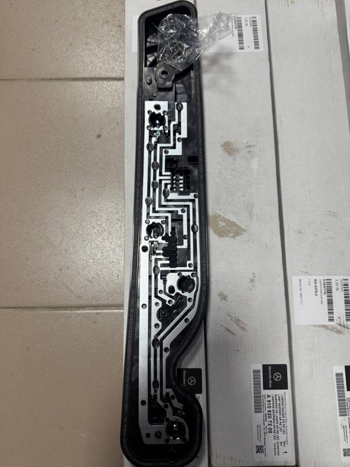 Плата заднього LED стопа лІва-права A9108207200 A9108207100