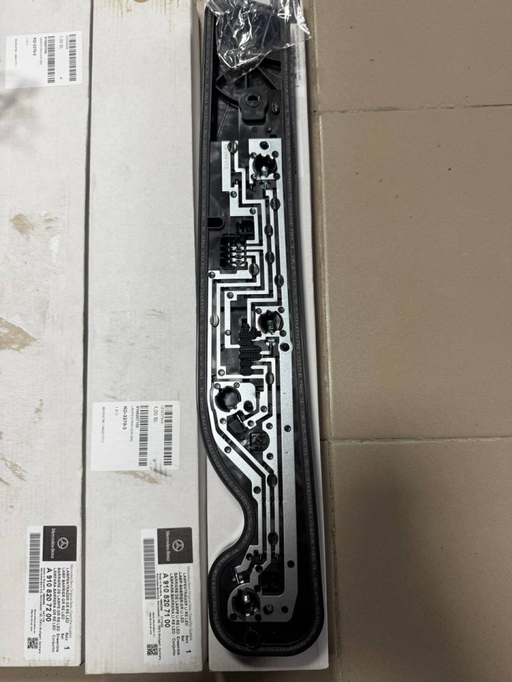 Плата заднього LED стопа лІва-права A9108207200 A9108207100