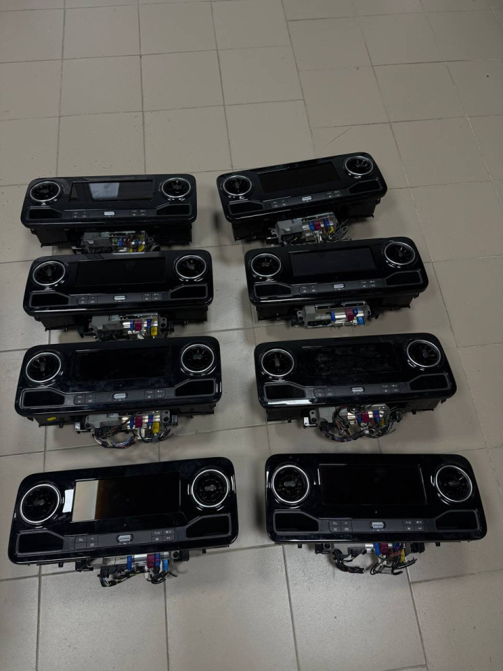 Мультимедія максимальна ,магнитола навігація в зборі з фішками і блочком MBUX вживана