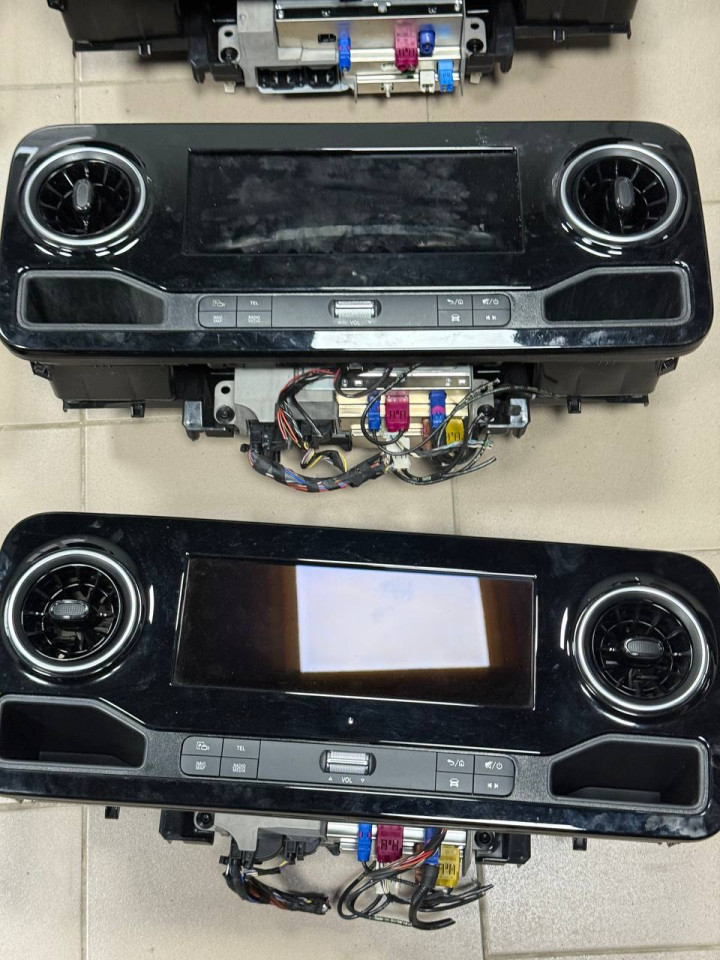 Мультимедія максимальна ,магнитола навігація в зборі з фішками і блочком MBUX вживана