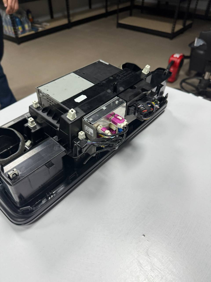 Мультимедія максимальна ,магнитола навігація в зборі з фішками і блочком MBUX вживана