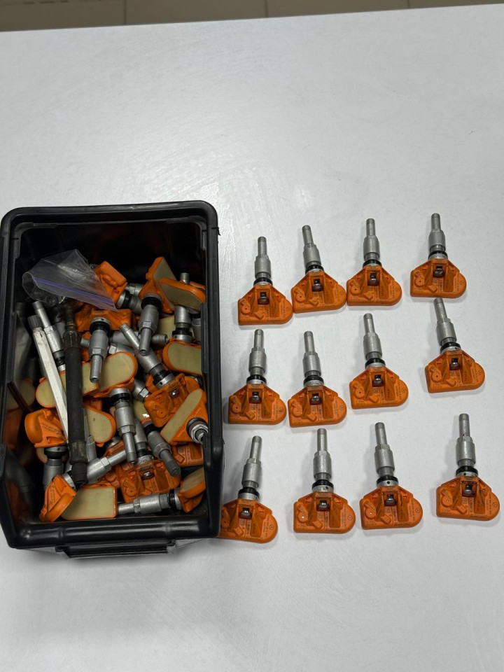 Датчик сенсор тиску в шинах Sprinter W907-W910