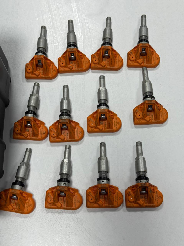 Датчик сенсор тиску в шинах Sprinter W907-W910